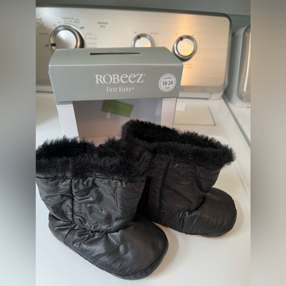 Robeez 18-24 mo. Black boots